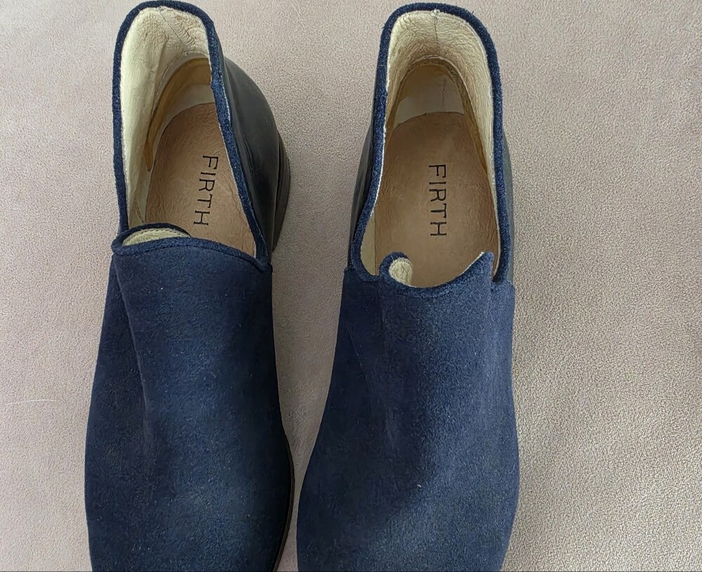Firth Womens Navy Suede And Leather  Slip-On Shoes Size 7 Like New